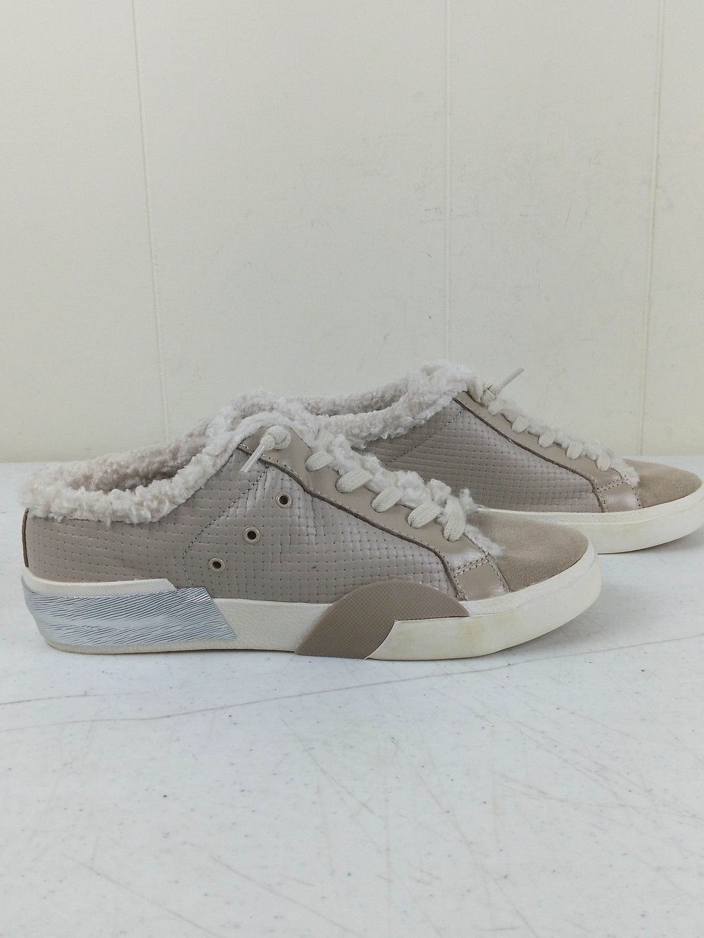 Dolce Vita Women's Sneakers Faux Fur Lined Beige Leather Slip On Size 8